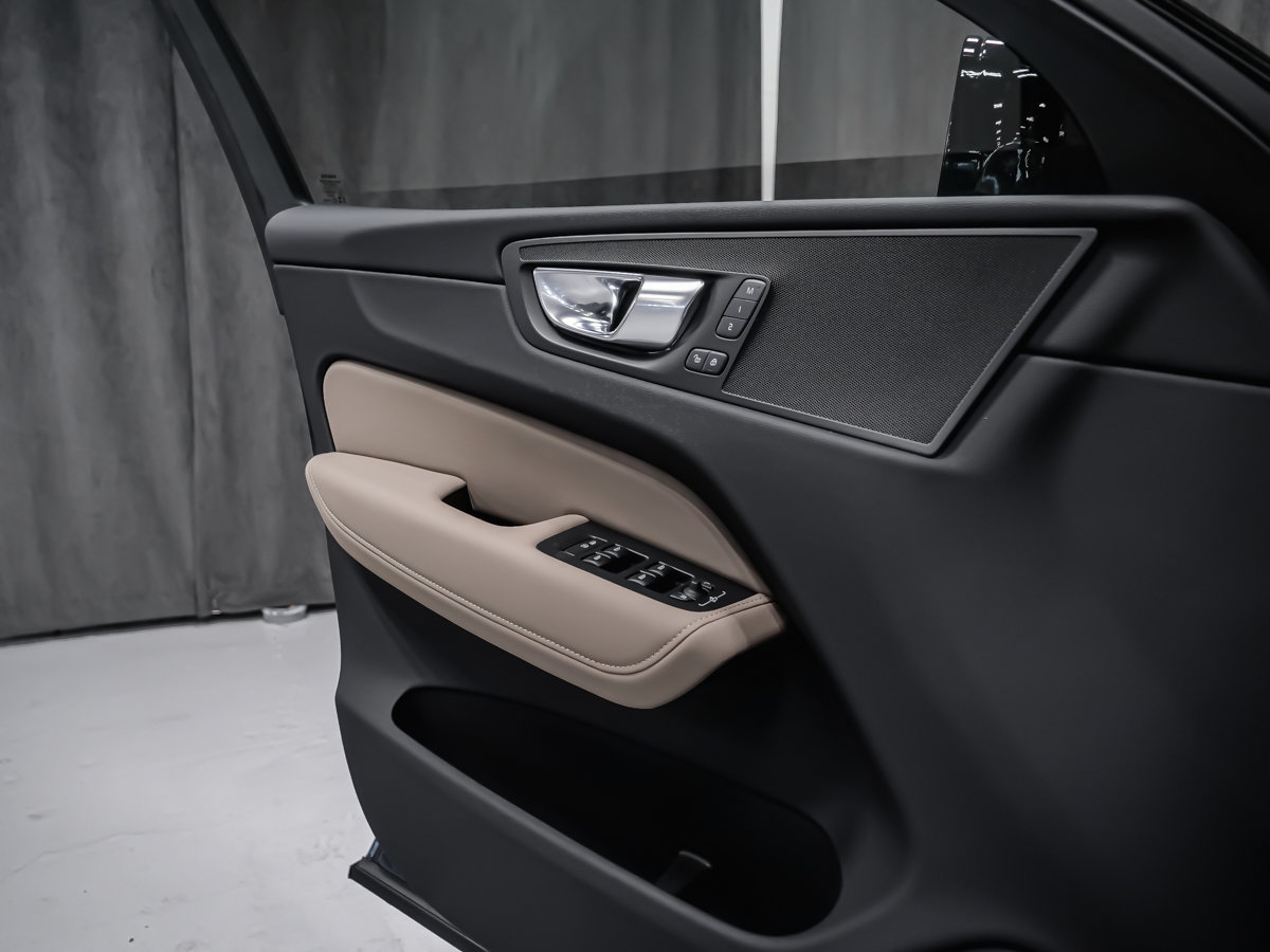Volvo XC60 Plug-in hybrid Core 2026-9