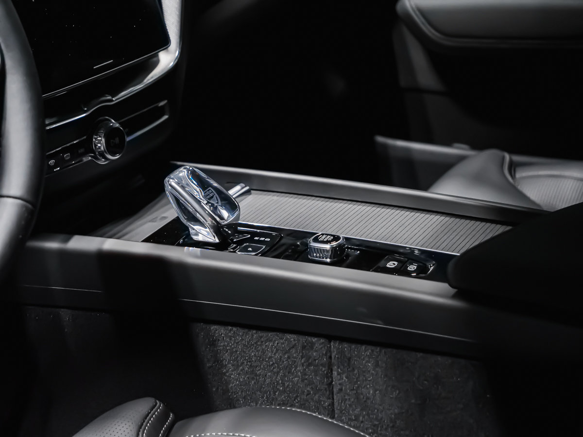 Volvo XC60 Plug-in hybrid Ultra Black Edition 2026-6
