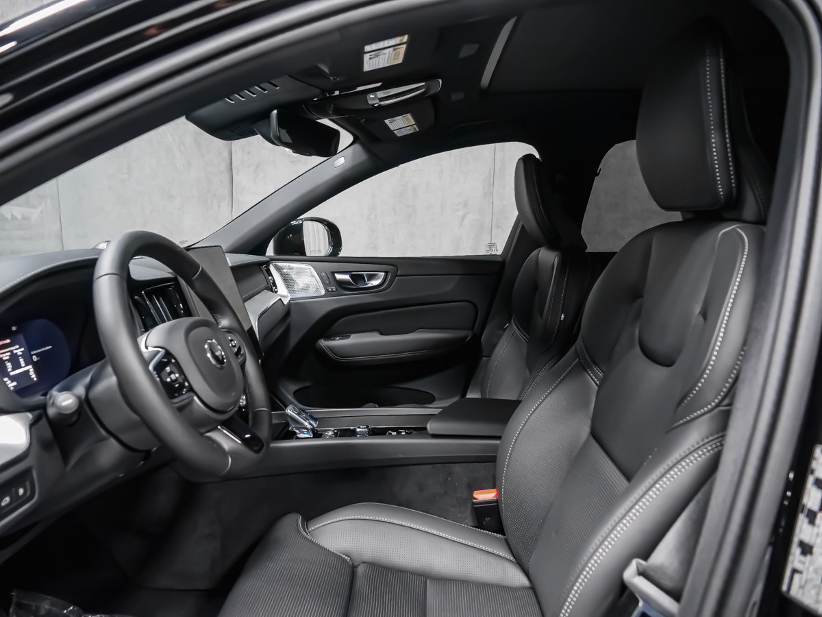 Volvo XC60 Plug-in hybrid Ultra Black Edition 2026-10