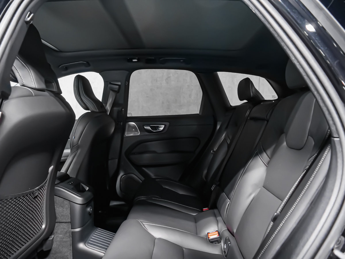 Volvo XC60 Plug-in hybrid Ultra Black Edition 2026-11