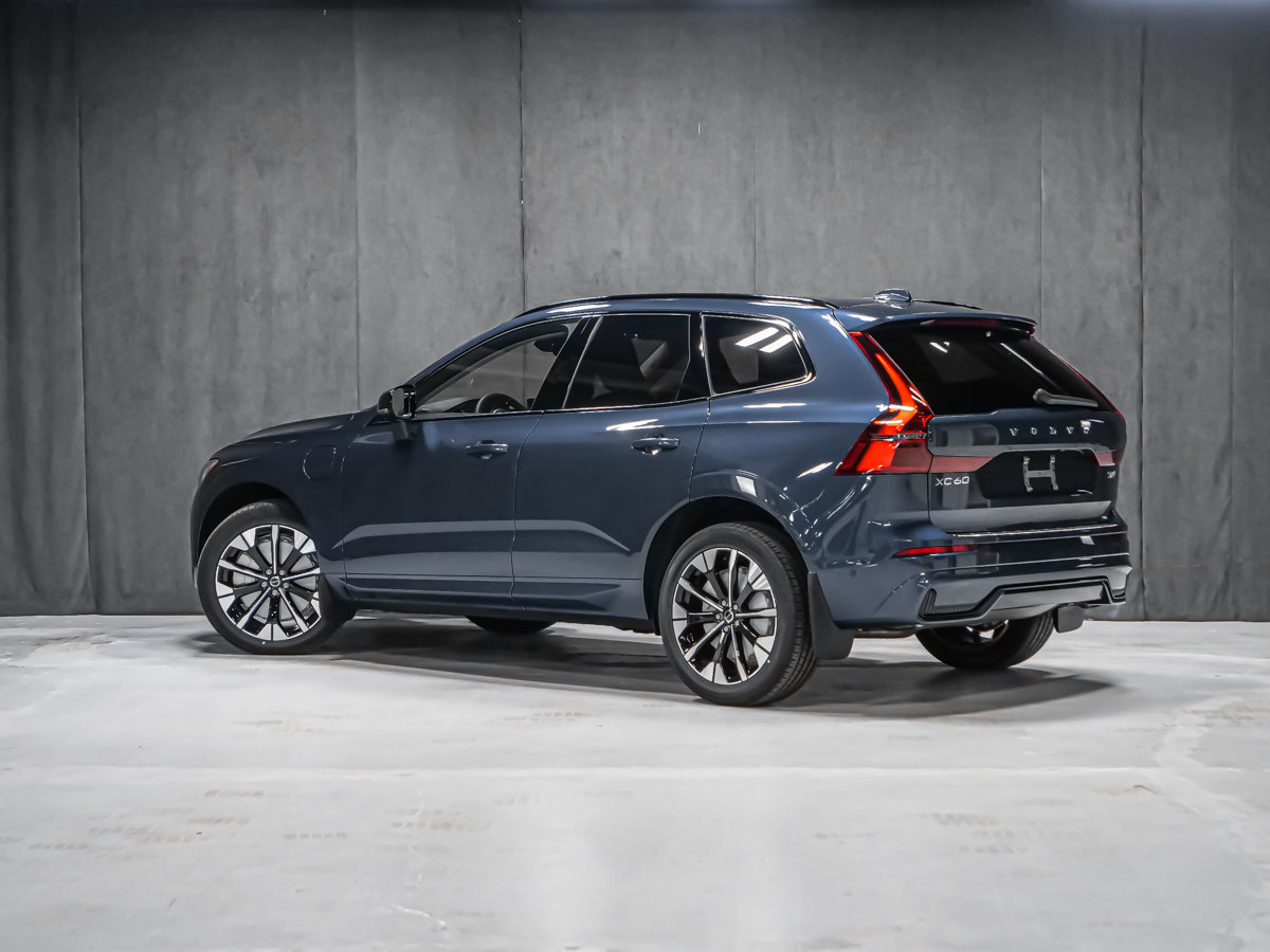 2027 Volvo XC60 Plug-in hybrid Ultra (Dark Theme)-3