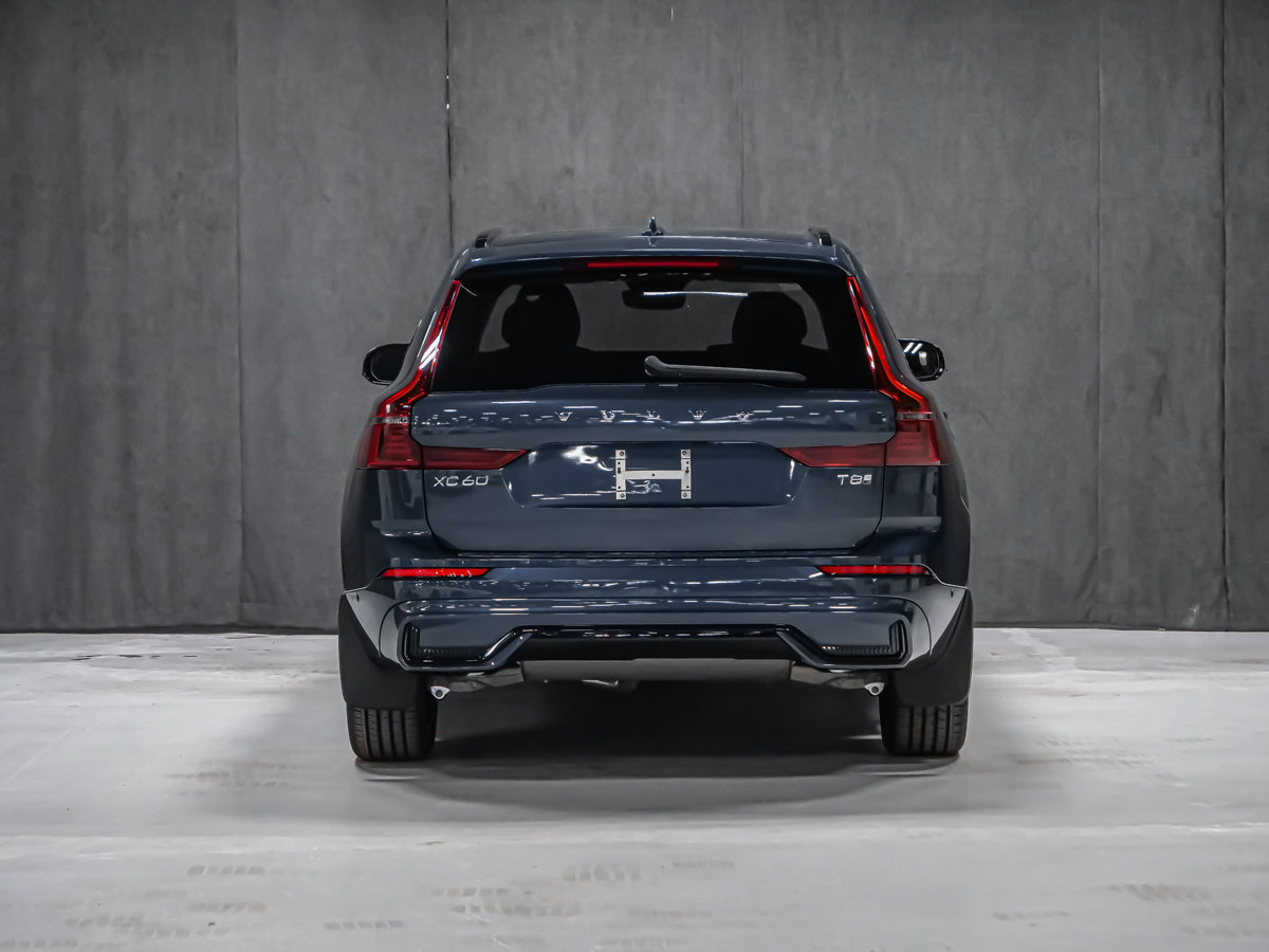2027 Volvo XC60 Plug-in hybrid Ultra (Dark Theme)-4