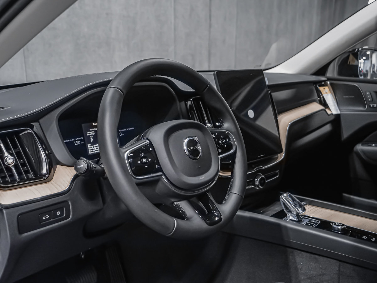 2027 Volvo XC60 Plug-in hybrid Ultra (Dark Theme)-7