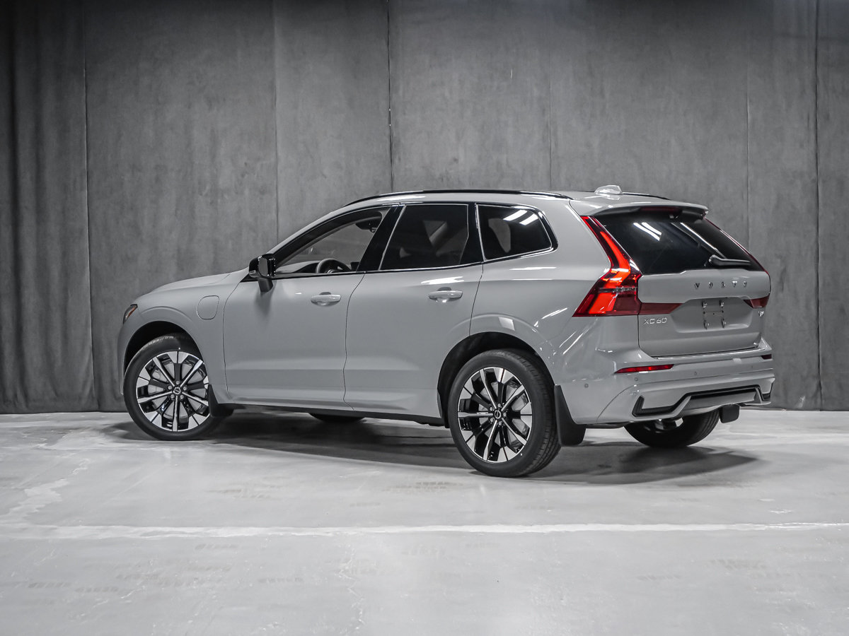 2027 Volvo XC60 Plug-in hybrid Ultra (Dark Theme)-3