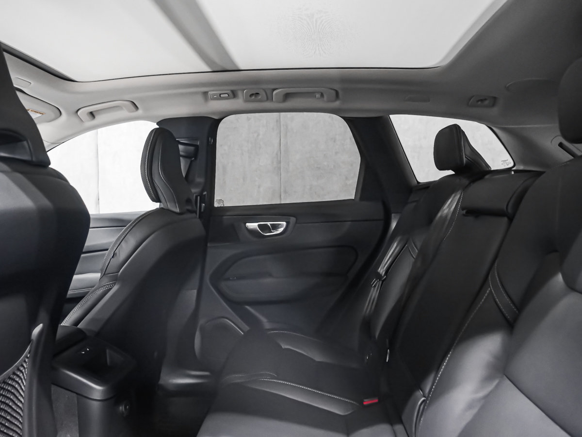 Volvo XC60 Plug-in hybrid Ultra (Dark Theme) 2027-11