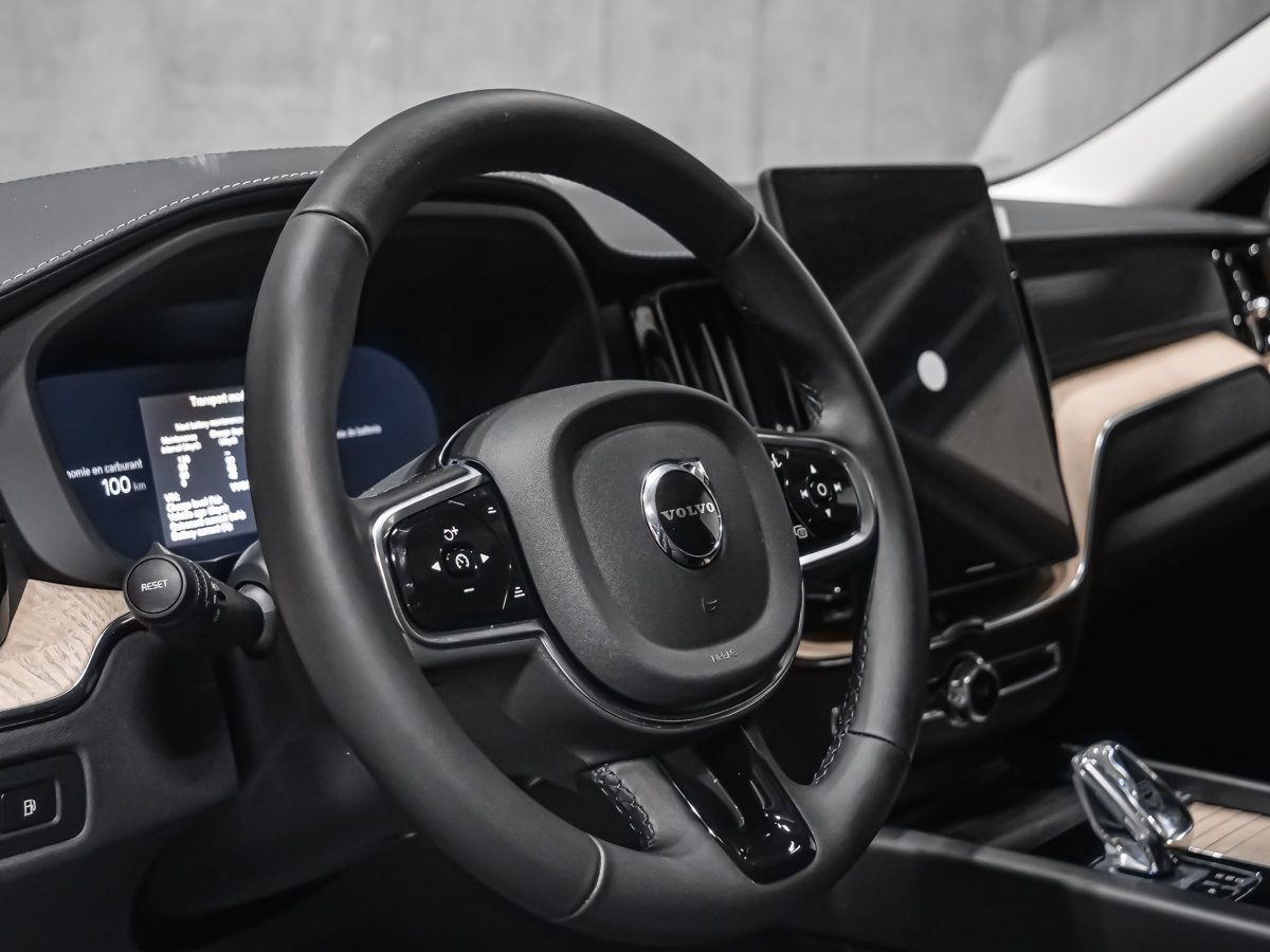 Volvo XC60 Plug-in hybrid Ultra (Dark Theme) 2027-7