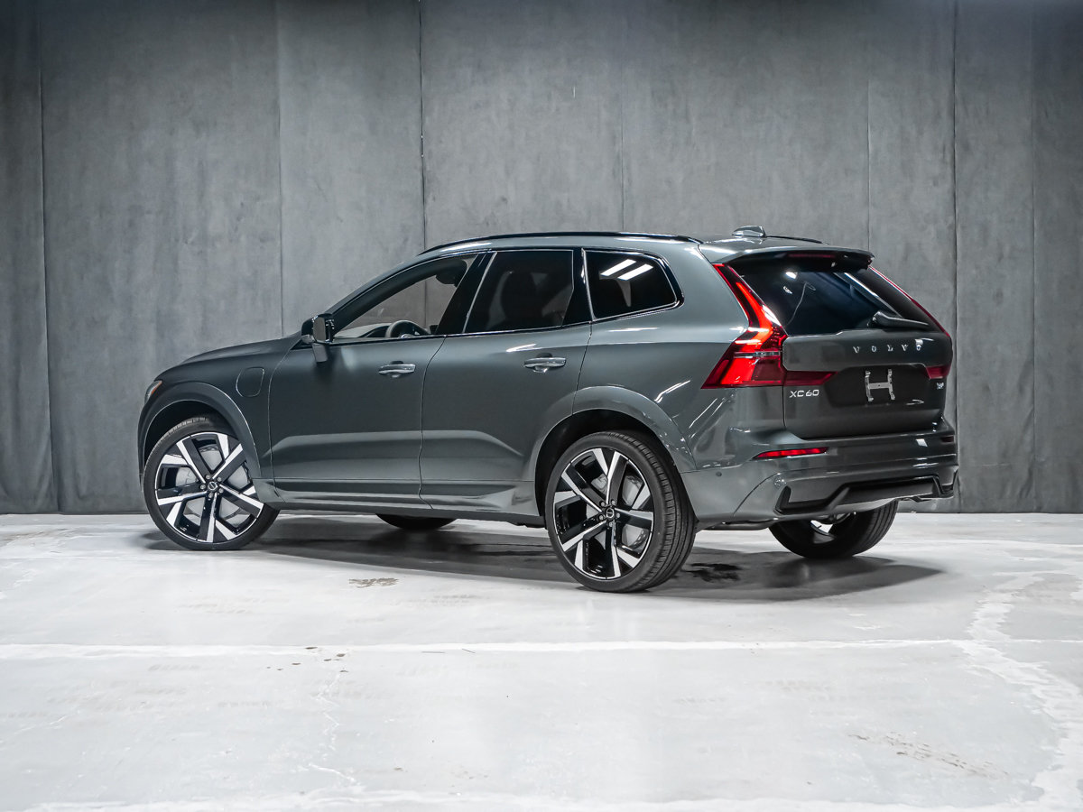 2027 Volvo XC60 Plug-in hybrid Ultra (Dark Theme)-3