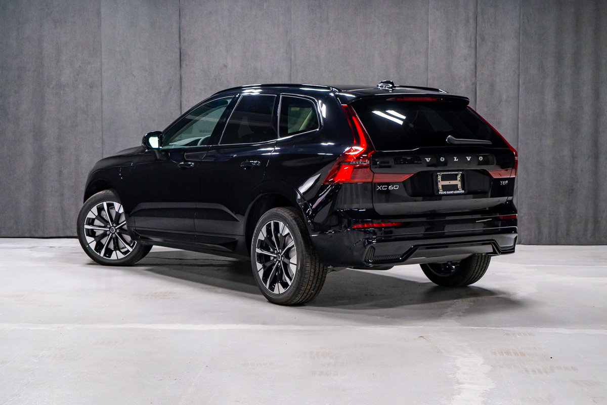 2027 Volvo XC60 Plug-in hybrid Ultra (Dark Theme)-3