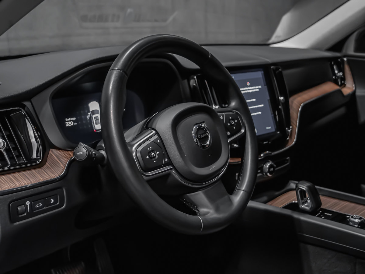 2022 Volvo XC60 Recharge INSCRIPTION EXPRESSION T8 AWD PLUG-IN HYBRID-8