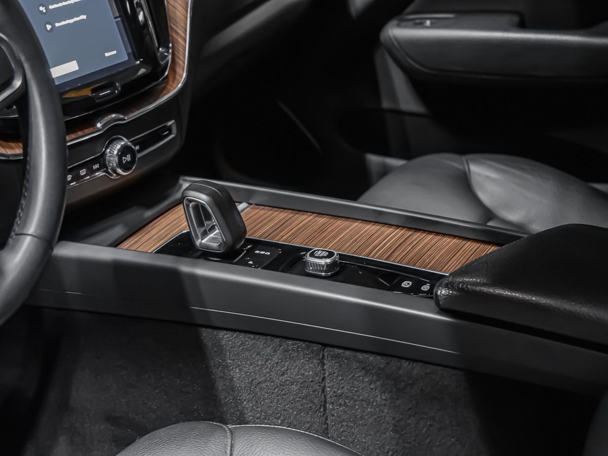 2022 Volvo XC60 Recharge INSCRIPTION EXPRESSION T8 AWD PLUG-IN HYBRID-7