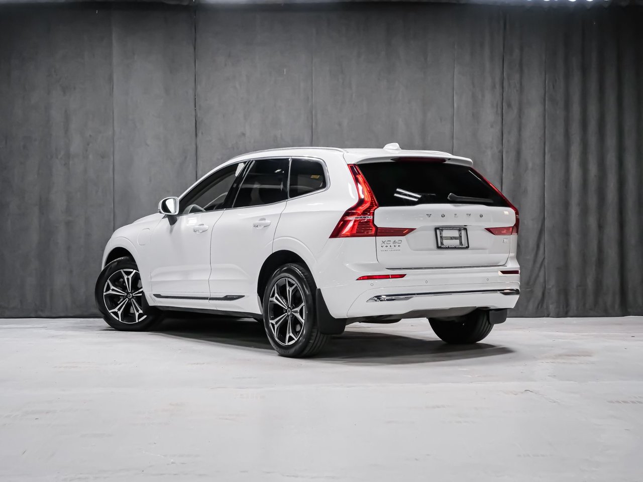 2022 Volvo XC60 Recharge T8 INSCRIPTION EXPRESSION  CLIMATE PREMIUM-2