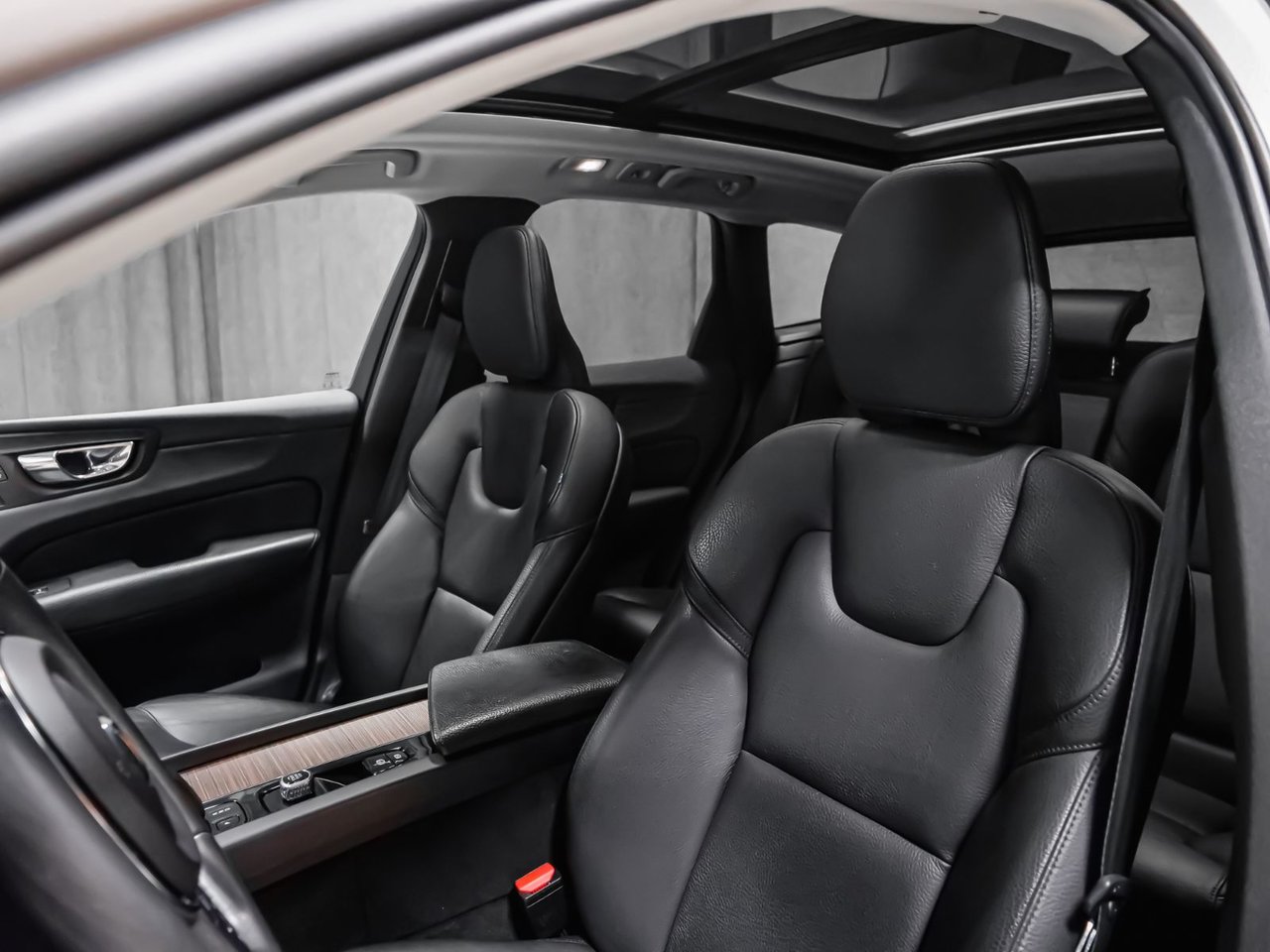 2022 Volvo XC60 Recharge T8 INSCRIPTION EXPRESSION  CLIMATE PREMIUM-5