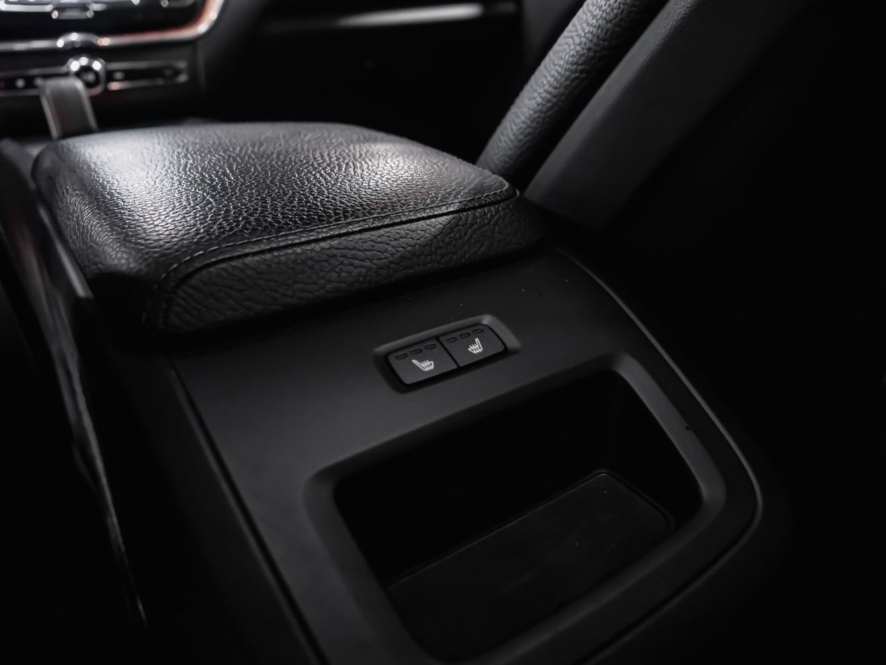 2022 Volvo XC60 Recharge T8 INSCRIPTION EXPRESSION  CLIMATE PREMIUM-4