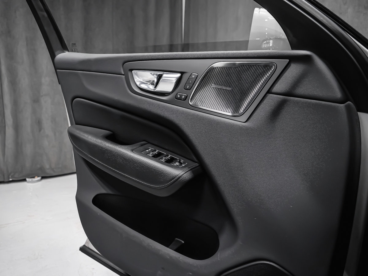 2022 Volvo XC60 Recharge Inscription Expression-9
