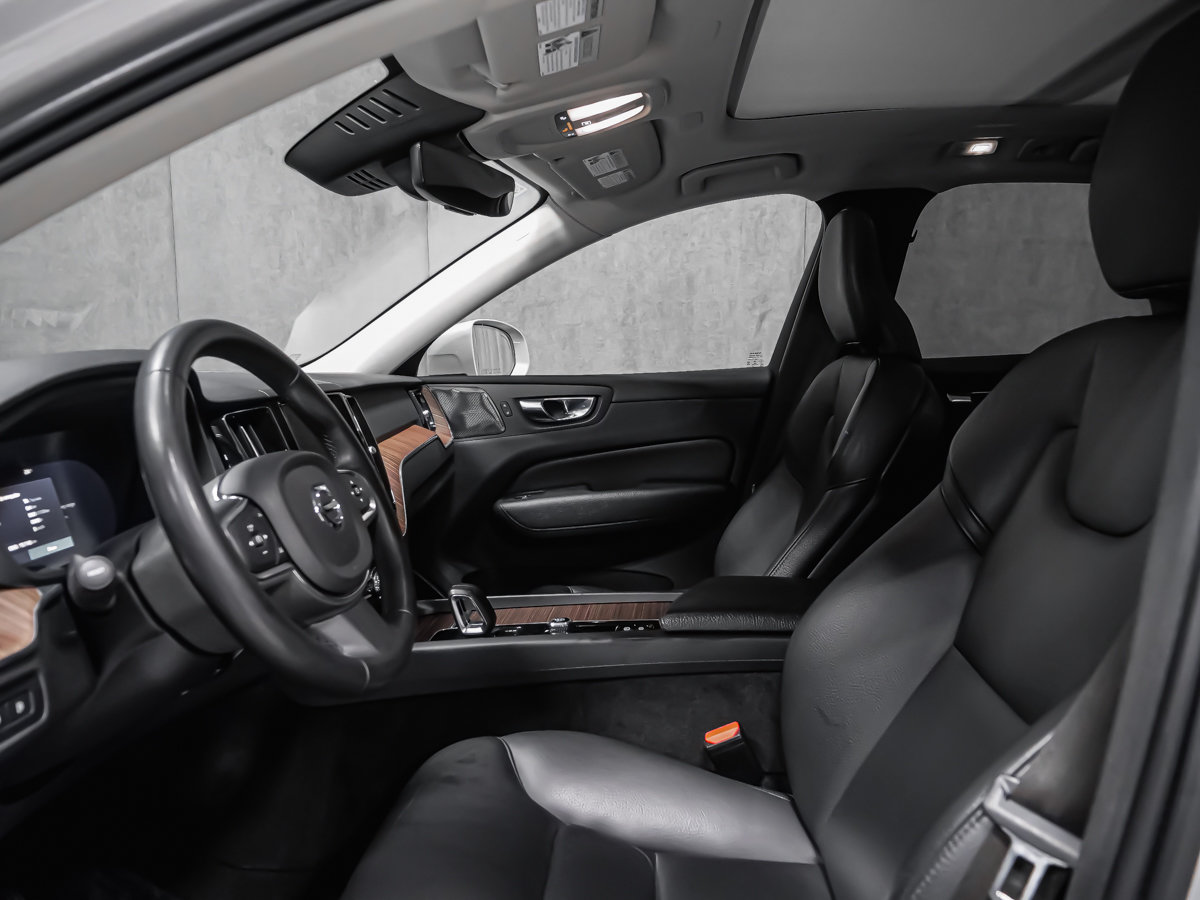 2022 Volvo XC60 Recharge Inscription Expression-12