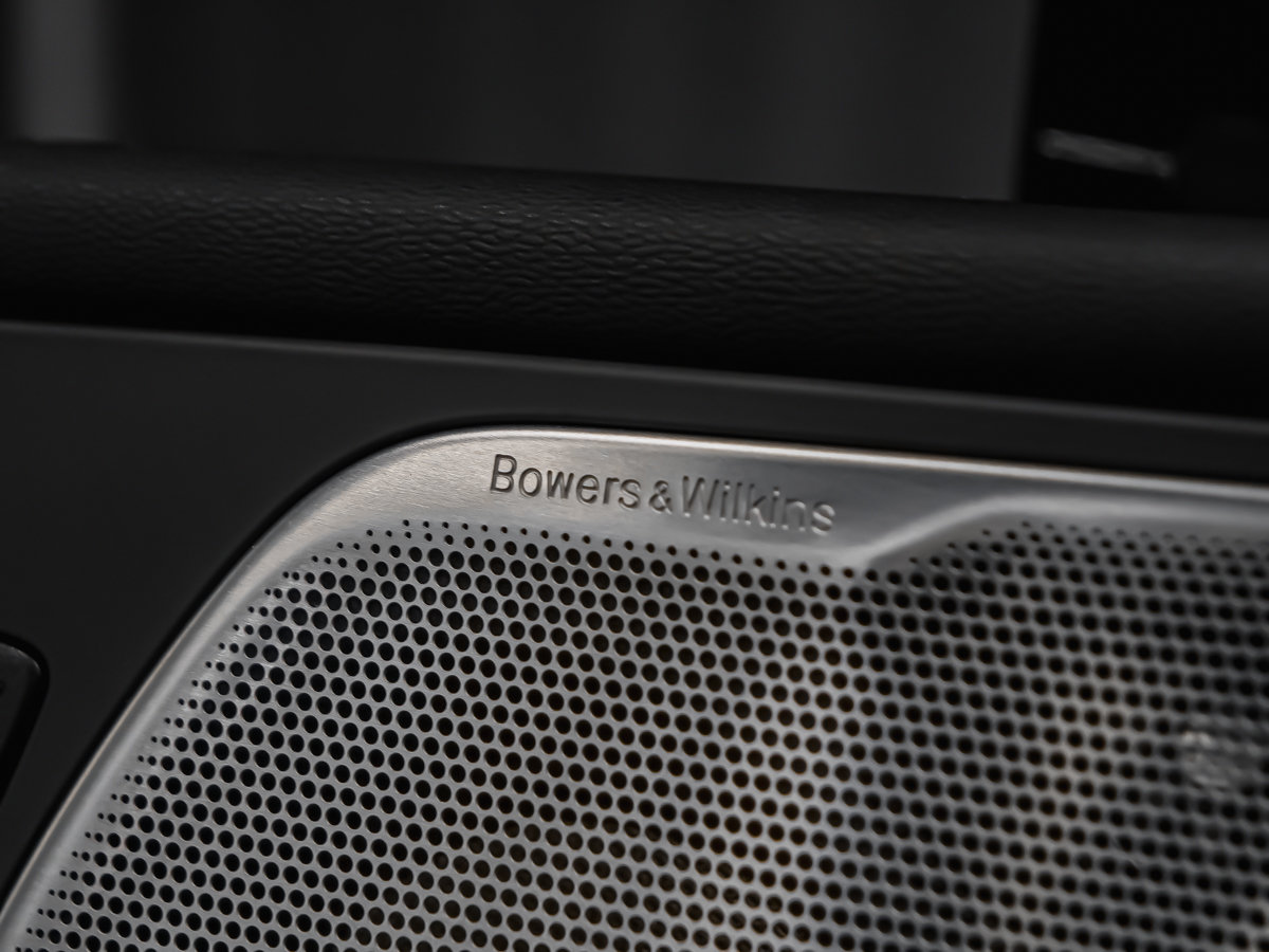 2023 Volvo XC60 Recharge T8 ULTIMATE BRIGHT BOWERS WILKINS MAGS 22PO-9
