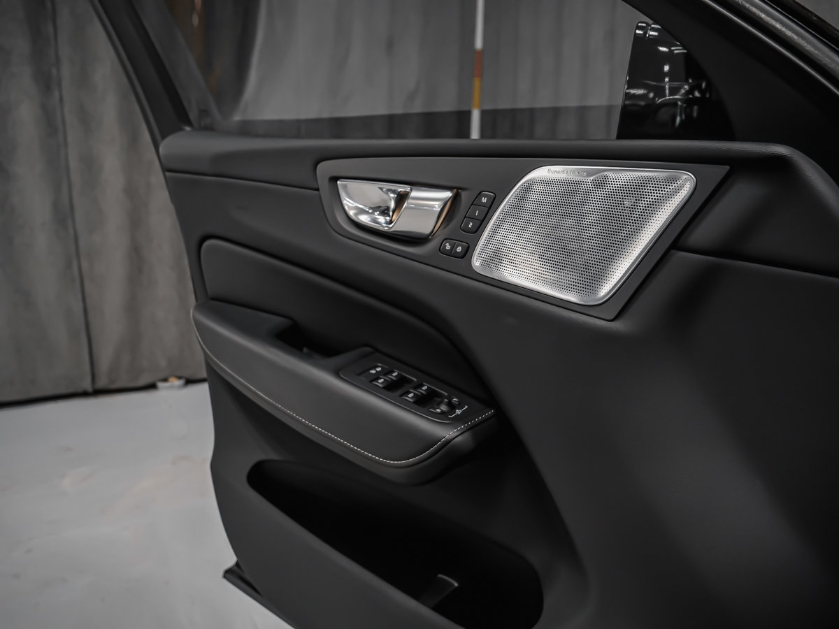 2023 Volvo XC60 Recharge T8 ULTIMATE BRIGHT BOWERS WILKINS MAGS 22PO-8