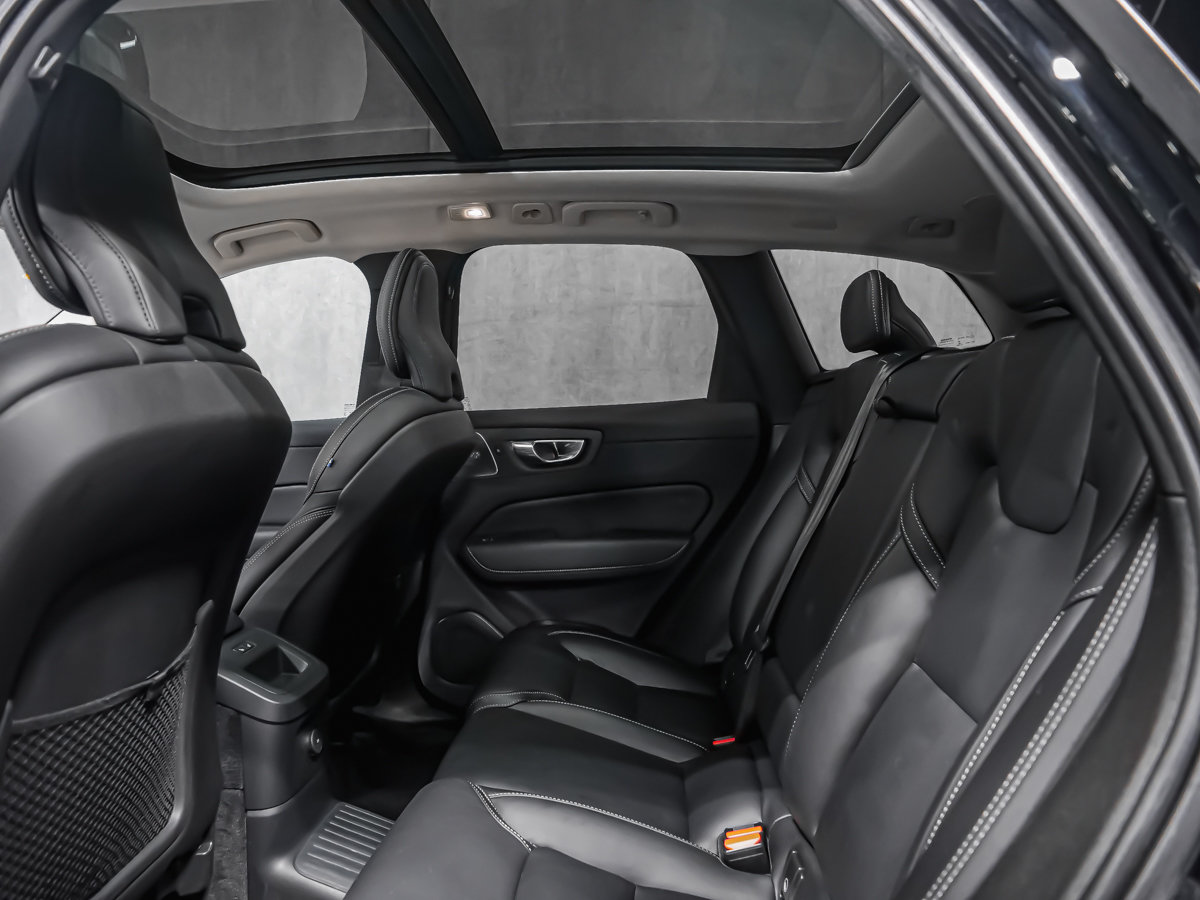 2023 Volvo XC60 Recharge T8 ULTIMATE BRIGHT BOWERS WILKINS MAGS 22PO-13