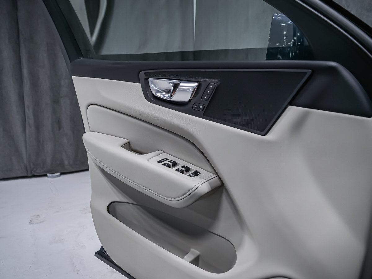 2023 Volvo XC60 Recharge Plus Bright Theme-8