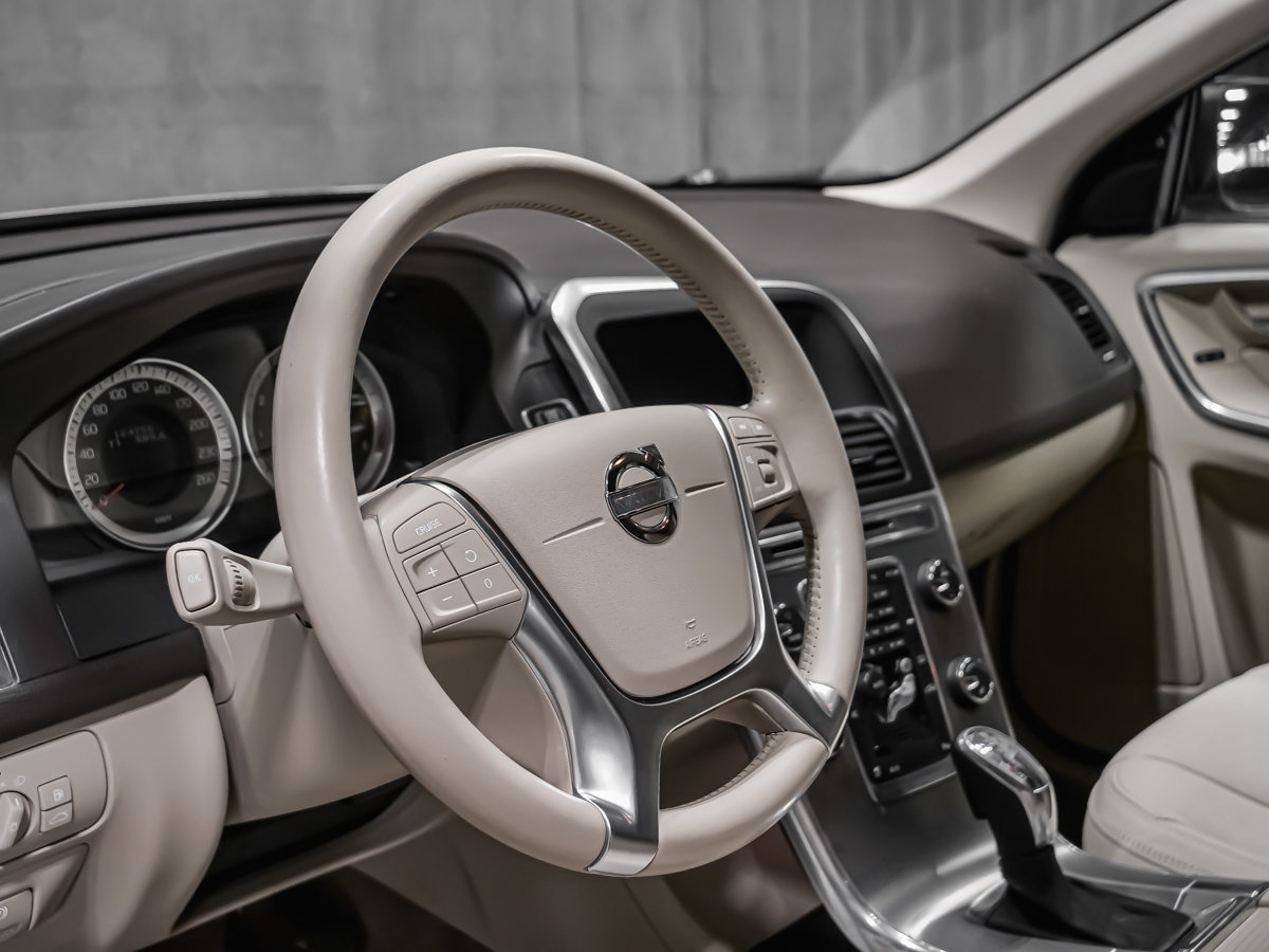 Volvo XC60 V6 AWD TOIT CUIR TOIT OUVRANT HAYON ELECTRIQUE 2013-7