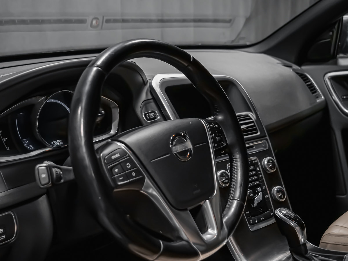 Volvo XC60 T6 AWD PREMIER PLUS VOLANT CHAUFFANT CAPTEUR ANGLE MORT TOIT OUVRANT 2015-8