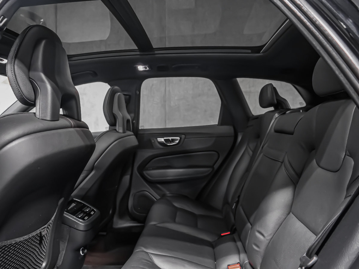 Volvo XC60 T6 MOMENTUM CLIMATE PACKAGE WITH HEATED WINDSHIELD 2018-11