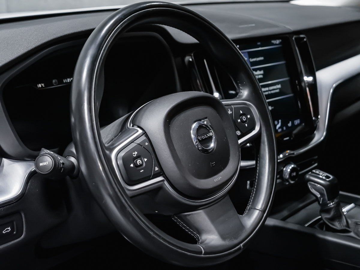 Volvo XC60 T6 MOMENTUM CLIMATE VISION HARMAN KARDON 2019-7