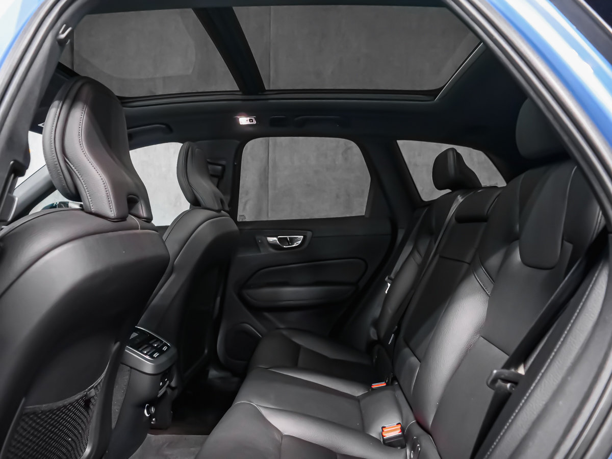 2020 Volvo XC60 R-Design-11