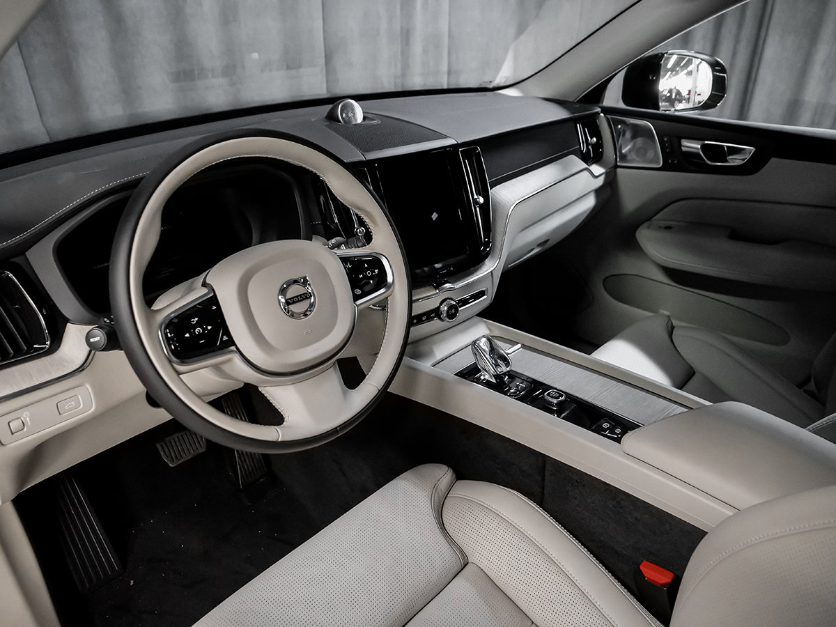 2022 Volvo XC60 B6 INSCRIPTION CLIMATE BOWERS & WILKINS-12