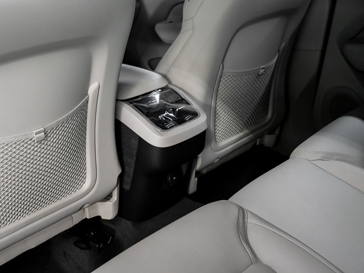 2022 Volvo XC60 B6 INSCRIPTION CLIMATE BOWERS & WILKINS-25