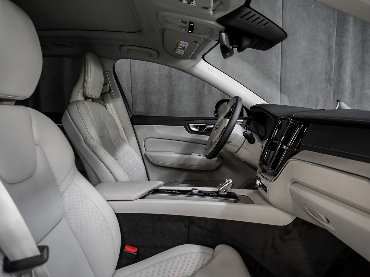 2022 Volvo XC60 B6 INSCRIPTION CLIMATE BOWERS & WILKINS-22
