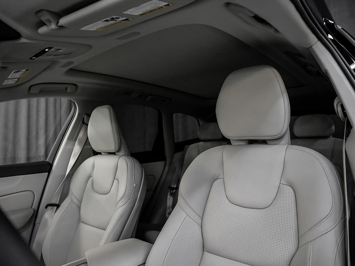 2022 Volvo XC60 B6 INSCRIPTION CLIMATE BOWERS & WILKINS-21