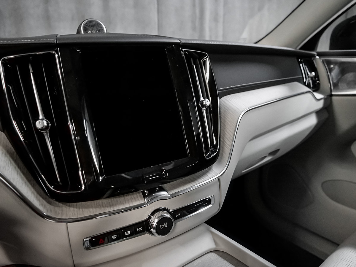 2022 Volvo XC60 B6 INSCRIPTION CLIMATE BOWERS & WILKINS-14