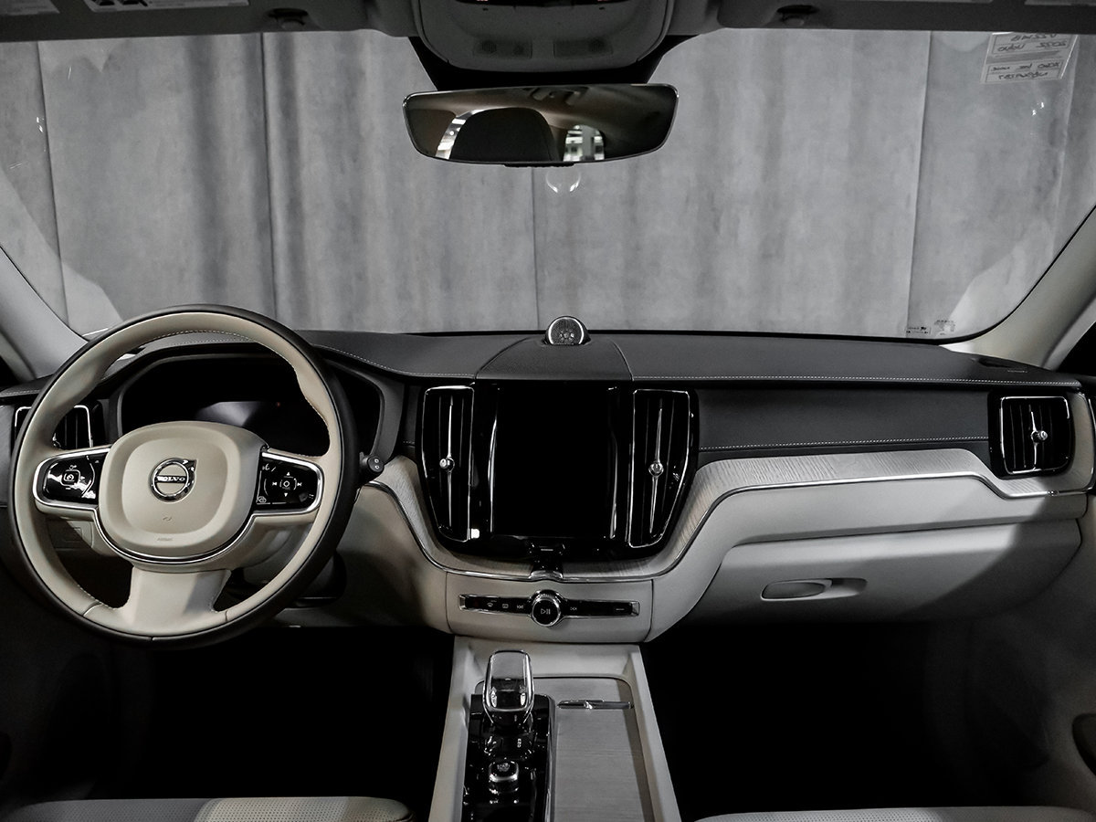 2022 Volvo XC60 B6 INSCRIPTION CLIMATE BOWERS & WILKINS-10