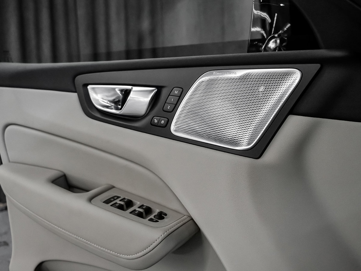 2022 Volvo XC60 B6 INSCRIPTION CLIMATE BOWERS & WILKINS-18