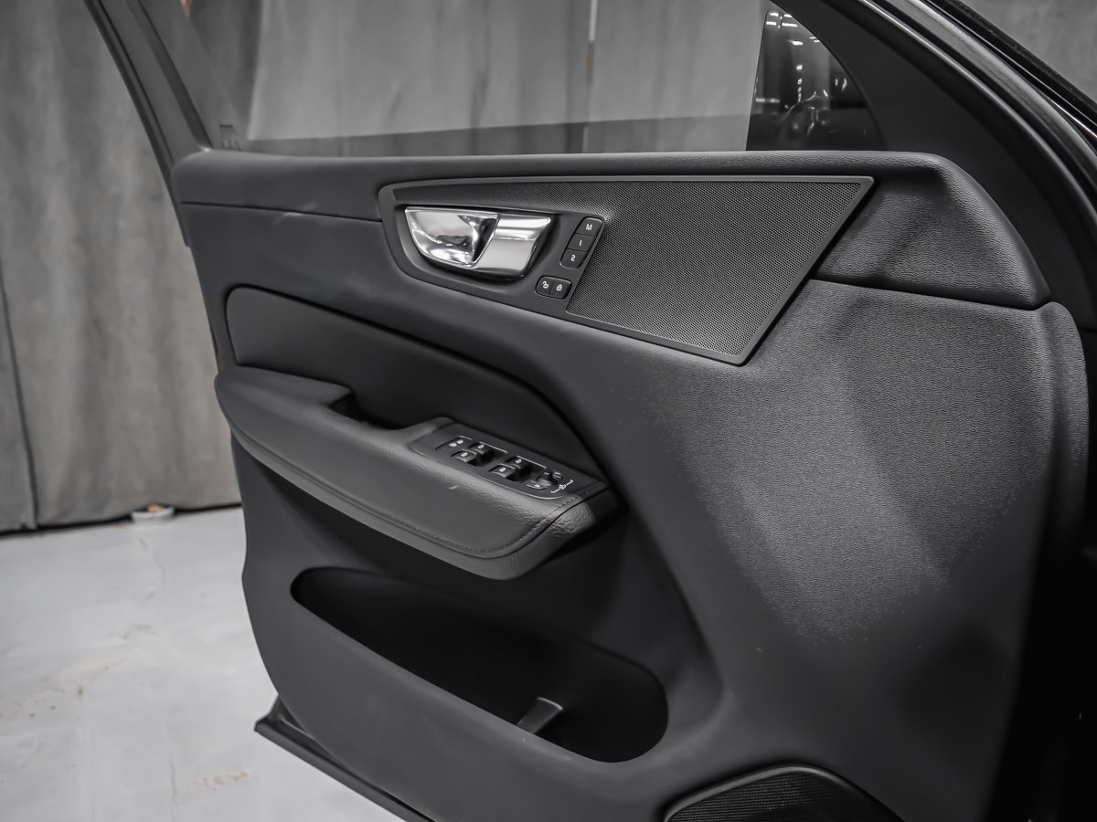2022 Volvo XC60 B6 MOMENTUM CLIMATE PREMIUM MAGS 20PO-8