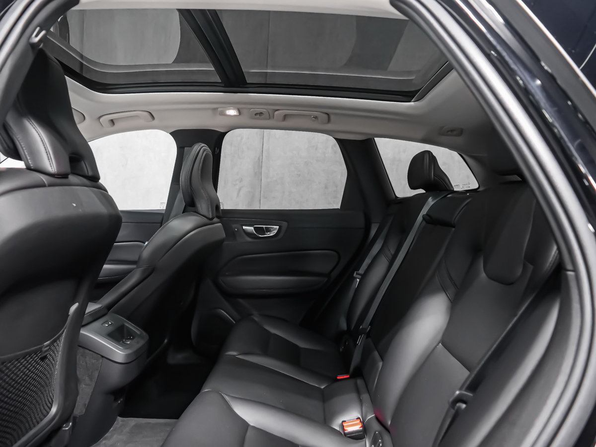 2022 Volvo XC60 B6 MOMENTUM CLIMATE PREMIUM-12