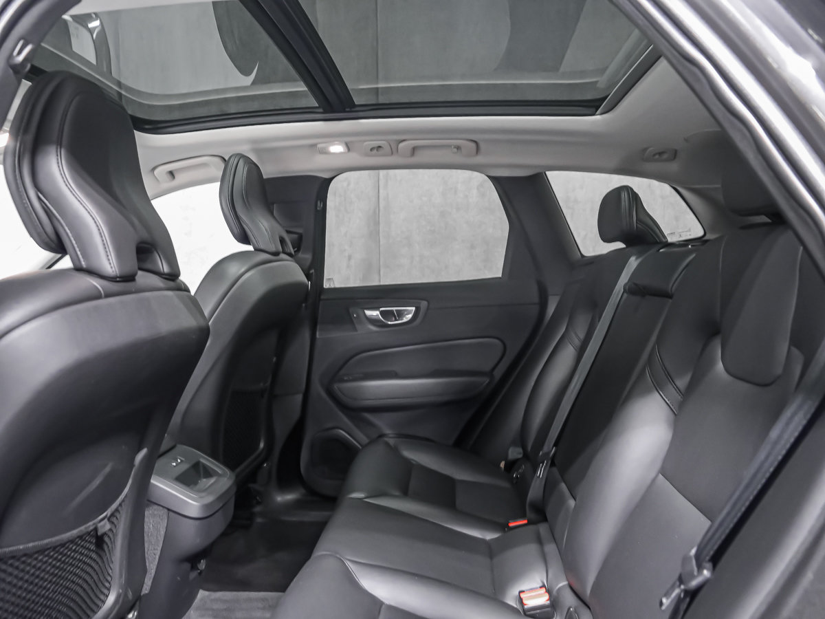 2022 Volvo XC60 B6 MOMENTUM-12