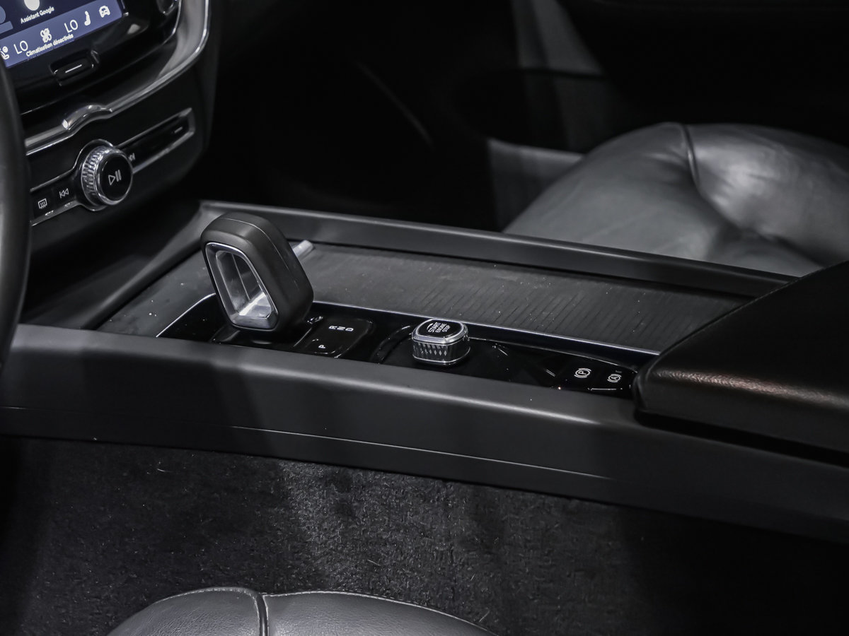 2022 Volvo XC60 B6 MOMENTUM-6