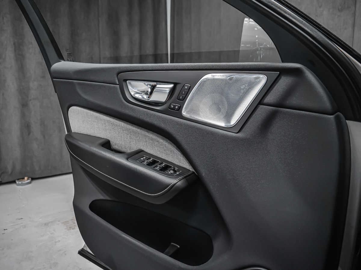 Volvo XC60 B6 INSCRIPTION CLIMATE BOWERS WILKINS 2022-8