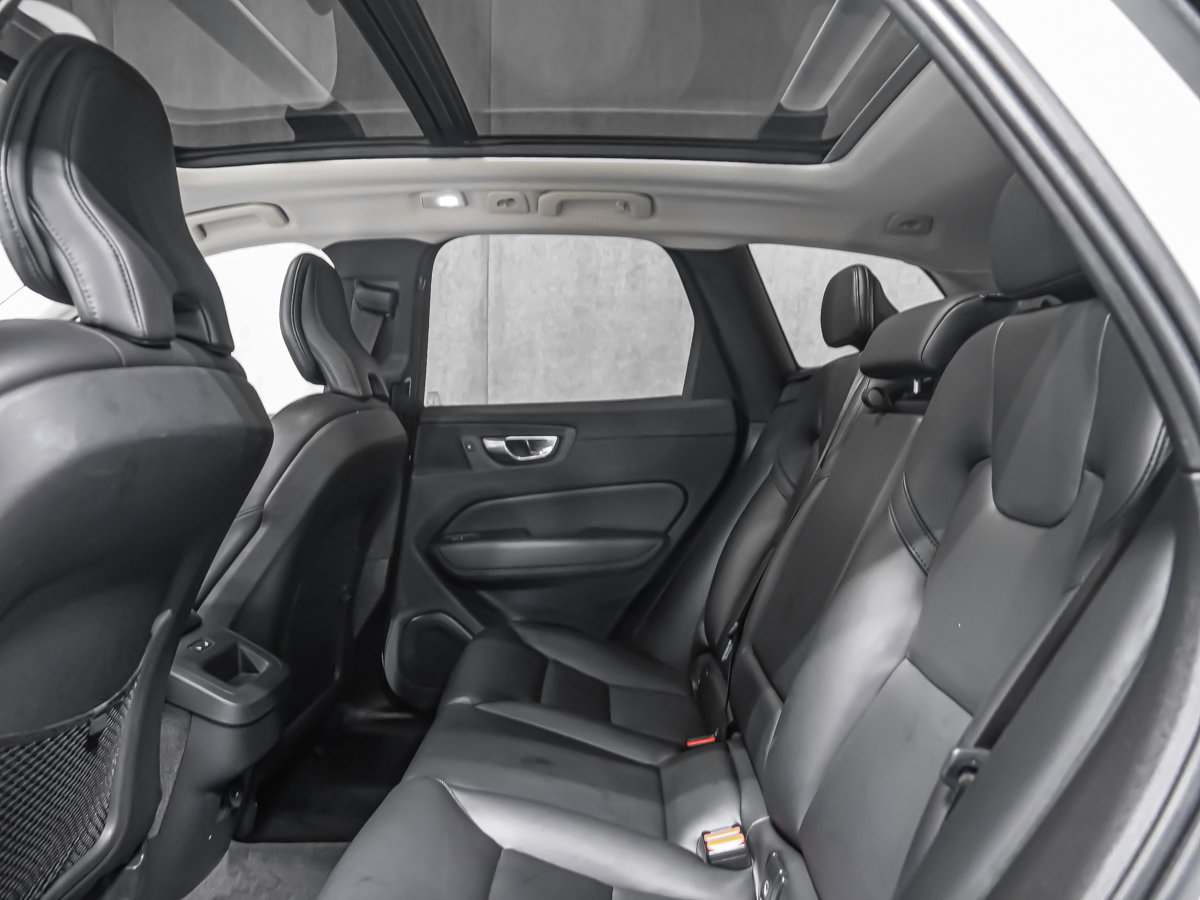 2022 Volvo XC60 B6 MOMENTUM CLIMATE-15