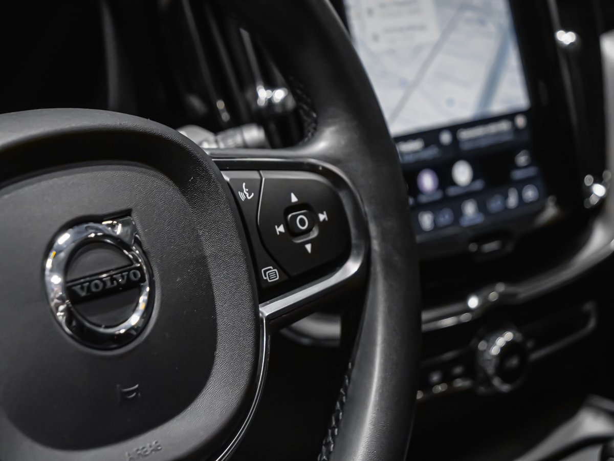2022 Volvo XC60 B6 MOMENTUM CLIMATE-10