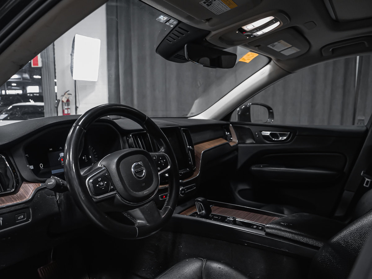 Volvo XC60 B6 MOMENTUM PREMIUM CLIMAT HARMAN KARDON 2022-1
