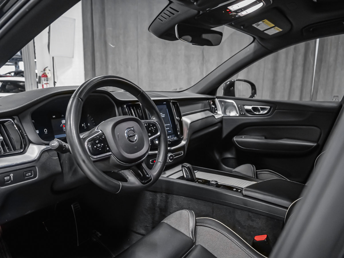 Volvo XC60 R-Design 2022-1