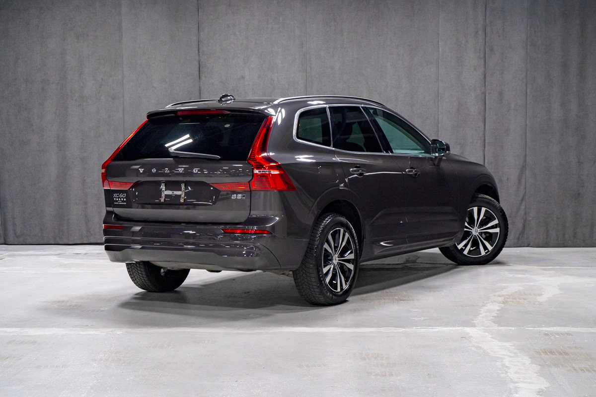 Volvo XC60 B5 MOMENTUM HARMAN KARDON 2022-5