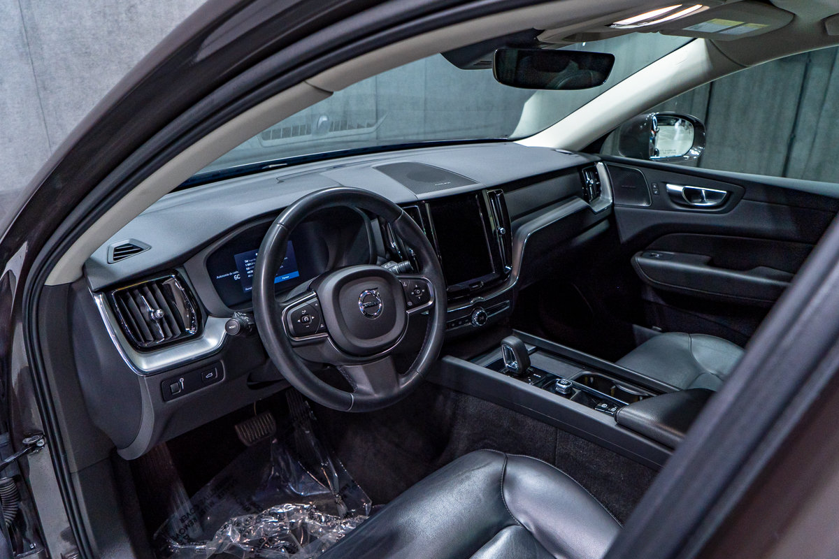 Volvo XC60 B5 MOMENTUM HARMAN KARDON 2022-6