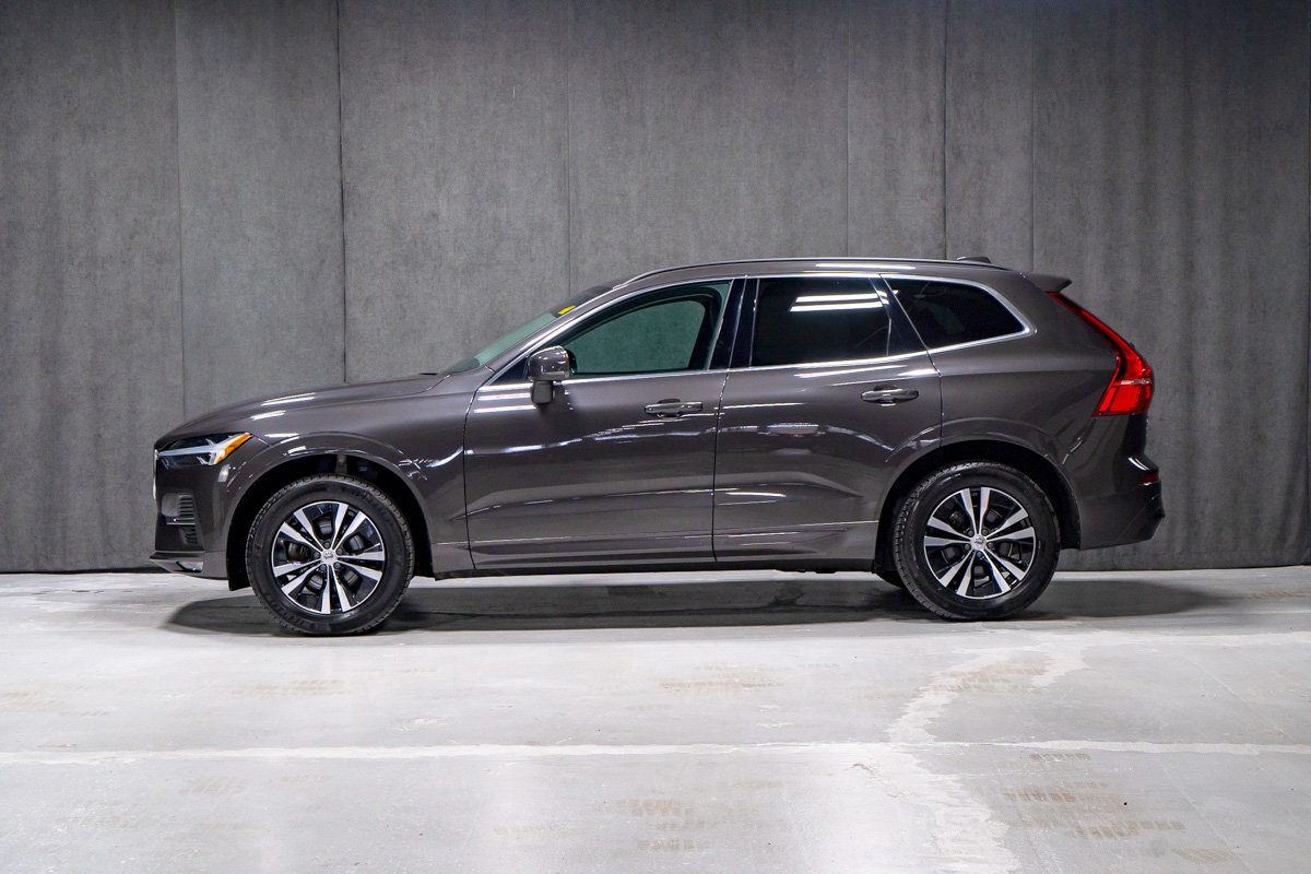 Volvo XC60 B5 MOMENTUM HARMAN KARDON 2022-2