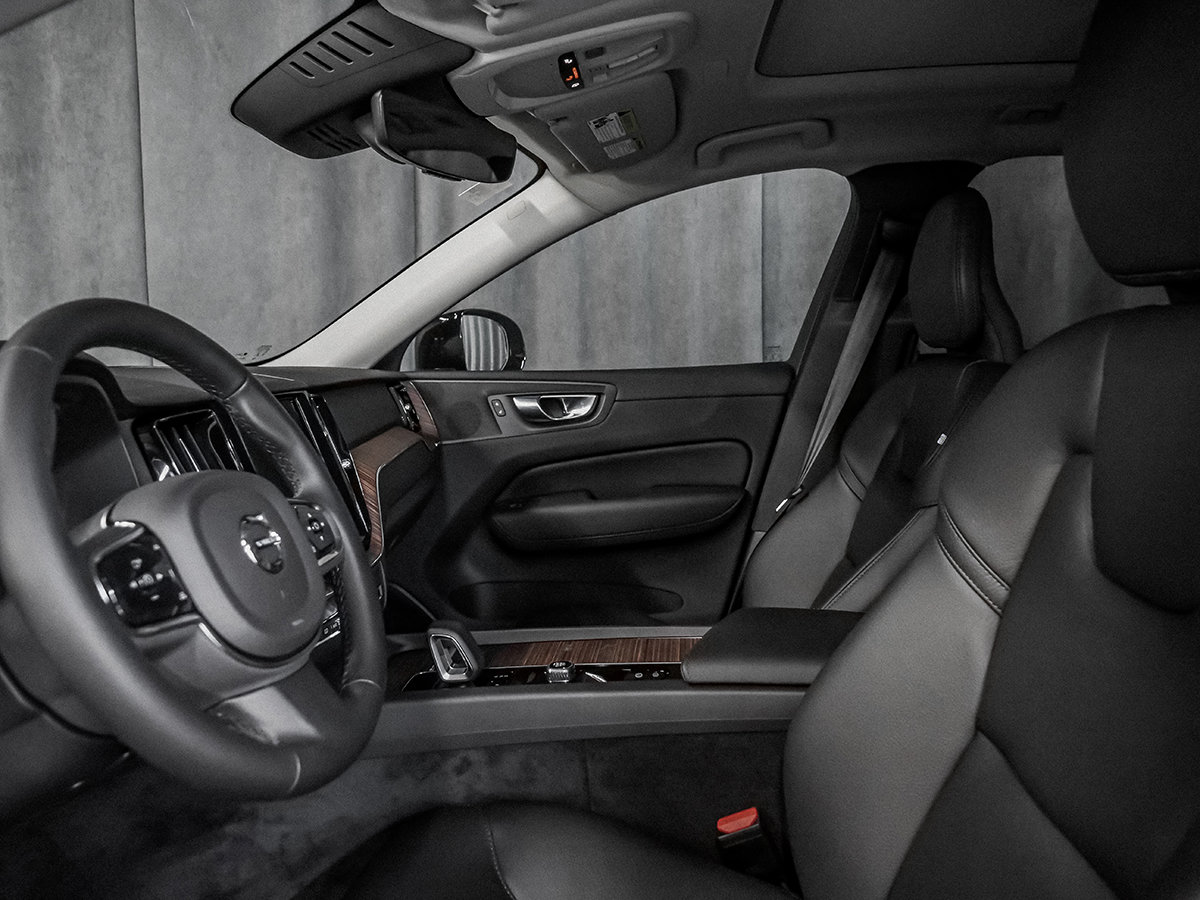 2023 Volvo XC60 PLUS DARK THEME-17