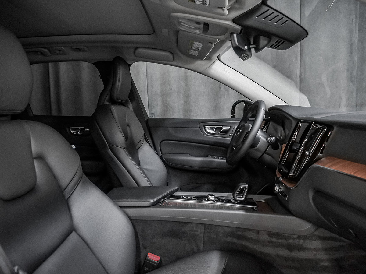 2023 Volvo XC60 PLUS DARK THEME-20