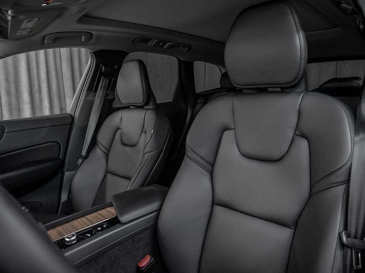 2023 Volvo XC60 PLUS DARK THEME-18